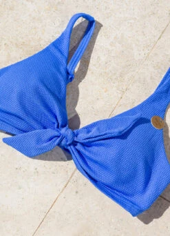 Blue Must Haves Connie Bikini Top -Bikini Confidence NO3036MHB Connie bikinitop MustHaves blue flatlay